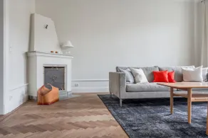 Luxurious apartment in posh district - Image 3