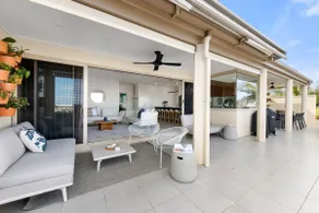 Unit 8 Nereus Stunning and Sophisticated 3 Bedroom Apartment with View - Image 5