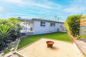 Seabreeze 18 Abel Place fantastic holiday house on the beach - Image 2