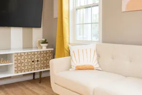 The Sunny Stay - Image 5