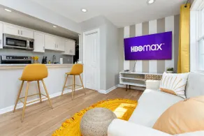 The Sunny Stay - Image 3
