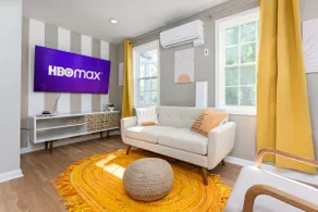 The Sunny Stay - Image 4