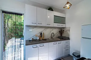 Holiday home with BBQ, terrace & garden | Sea view - Image 5