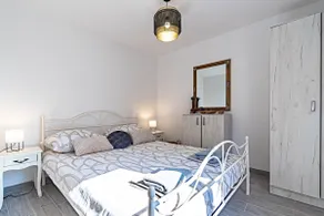 Holiday home with BBQ, terrace & garden | Sea view - Image 3