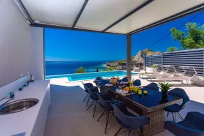 NEW Villa Belvedere com piscina aquecida, bilhar, salão de jogos, vista para o mar, 10 pax - Image 4