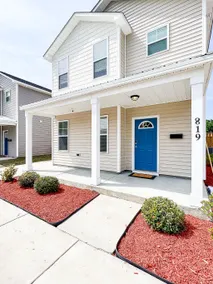 Dual Homes, 8 Beds: A Double Delight in Wilmington - Image 5