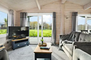 Chestnut, 6 Fingle Glen Lodges - Hot Tub - Free Parking & WiFi - Pets - Image 3