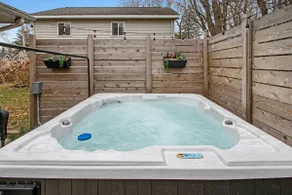 Scenic Getaway & Relaxing Hot Tub Retreat - Image 2