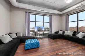 Waterfront Views Apartment - Leonard Building - Image 2