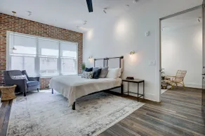 Loft condo w/ parking & patio Apt 101 - Image 4