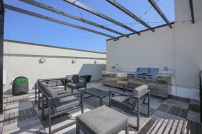 Loft condo w/ parking & patio Apt 101 - Image 5