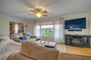 Deck & Pasture Views! Bealeton Farmhouse Escape - Image 5