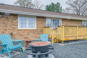 Deck & Pasture Views! Bealeton Farmhouse Escape - Image 2