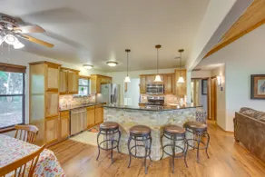 Dog-Friendly Wills Point Home w/ Grill on 10 Acres - Image 2