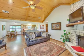 Dog-Friendly Wills Point Home w/ Grill on 10 Acres - Image 4