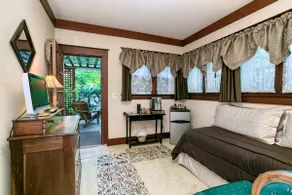 Cowslip's Rosebud Garden Suite, peaceful, central - Image 2
