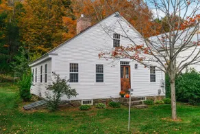 Historic, Walk to Town - South Woodstock Cottage - Image 2