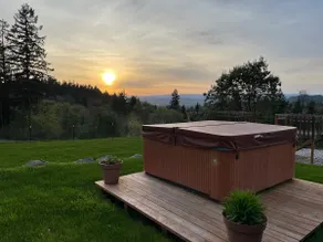 The Perch - Eola Hills Pet Friendly w Hot tub - Image 3