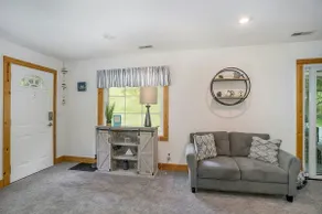 Charming Sawyer Cottage: Private Deck & Firepit - Image 4