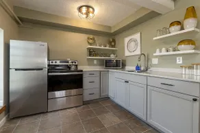 Converted Historic Suite Full Kitchen, 3rd Flr - Image 3