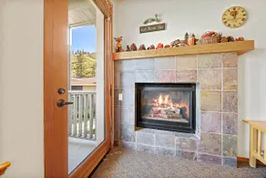 814 | Slopeside 2BD/2BA Spas, Sauna, Ski Access - Image 3