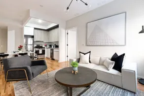 Luxury 3BR Duplex w Private Patio in Upper East - Image 5