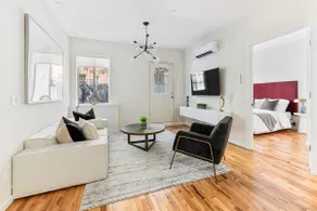 Luxury 3BR Duplex w Private Patio in Upper East - Image 3