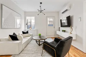 Luxury 3BR Duplex w Private Patio in Upper East - Image 4