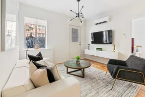 Luxury 3BR Duplex w Private Patio in Upper East - Image 2