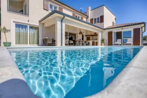 Modern villa Blagdan with pool in Porec - Image 3