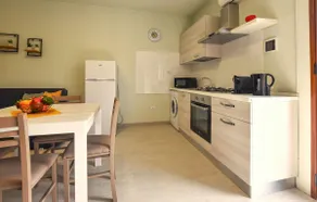2 Bedroom Cozy Apartment In Trappeto - Image 3