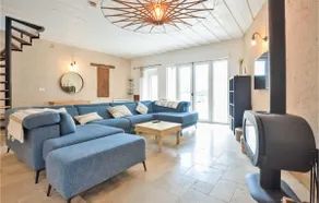 Lovely Home In Saint-Vaast-La-Hougue With Wifi - Image 2
