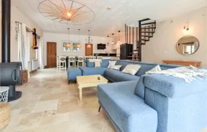 Lovely Home In Saint-Vaast-La-Hougue With Wifi - Image 3