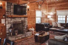 The Burrow Lodge! Hot Tub! Sleeps 16 - Image 3