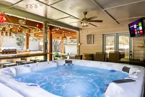 Farmhouse with Hot Tub available Mother's Day! - Image 4