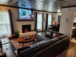• Luxe Design• Quiet Midtown | Captain's Quarters - Image 2
