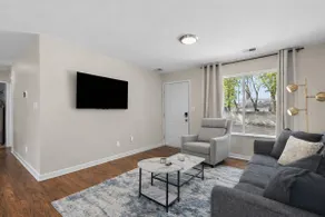 New! Comfortable 1BR Flat Near Downtown Roseville - Image 3