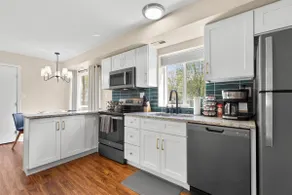 New! Comfortable 1BR Flat Near Downtown Roseville - Image 4
