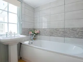 3 Bed in Borthwood oc-ic015 - Image 5