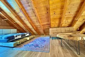 Modern lake side nest• HOTUB Fenced YARD king beds - Image 5