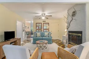 Garden Cottage: Steps to Beach & Screened Porch - Image 5