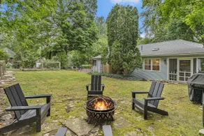 Garden Cottage: Steps to Beach & Screened Porch - Image 2