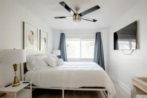 Walk Everywhere! 1-Bedroom Gem in Downtown Hub - Image 4