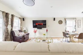 Clsssical Brick4BR/3BA| Free parking | Arlington - Image 2