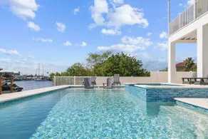 Luxury 3BR Waterfront Escape and Boaters Dream - Image 2