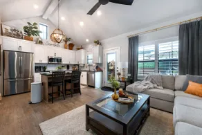 Casa Bella | Brand New Luxury Suite - Image 2
