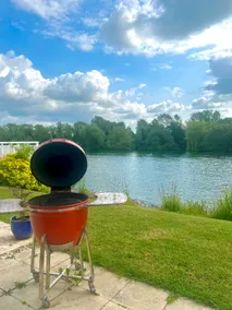 Modern Cotswold Lake House w Hot Tub Views - Image 3