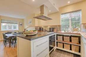 Gardeners Cottage - Hot Tub Packages Available - Image 4