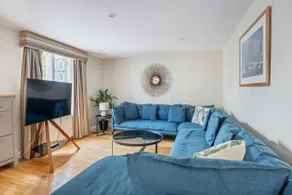 Lymington Retreat with Garden - Image 2