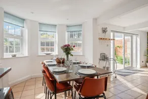 Lymington Retreat with Garden - Image 5